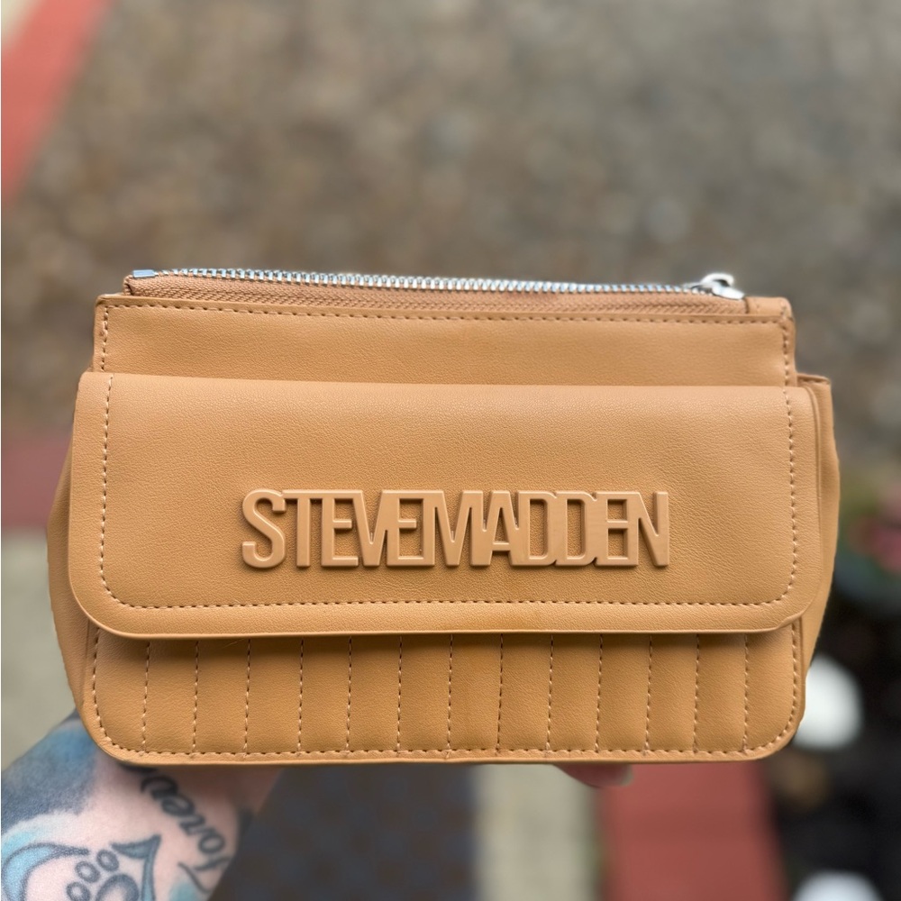 Steve Madden Wristlet